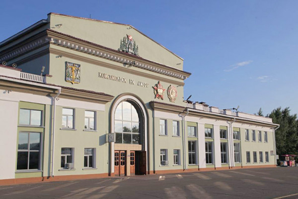 Комсомольцы-добровольцы!